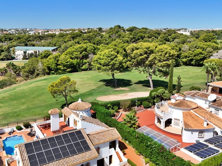 Villa for Sale in Villamartin, Alicante 12