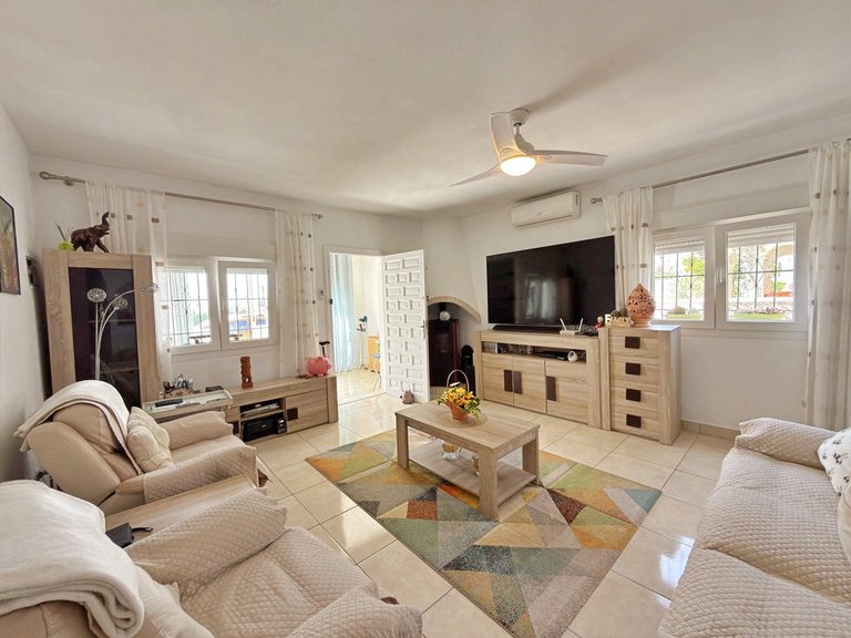 Town House for Sale in Villamartin, Alicante 7