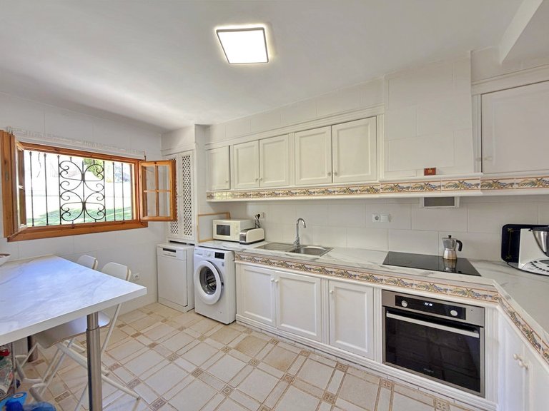 Town House for Sale in Villamartin, Alicante 9