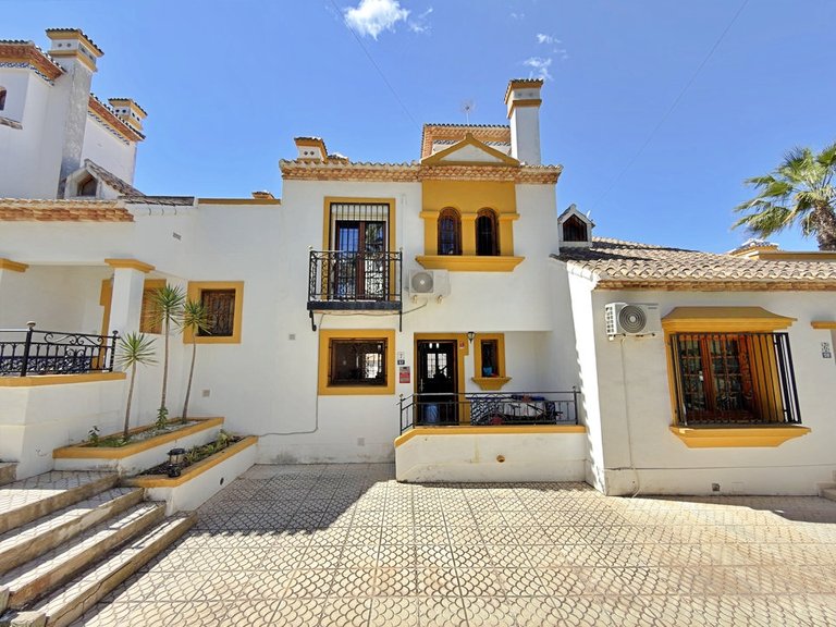 Town House for Sale in Villamartin, Alicante 5