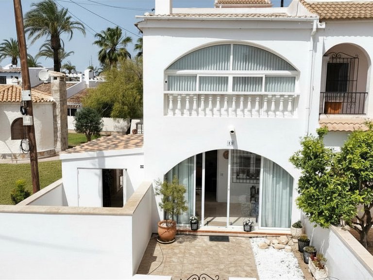 Town House for Sale in Villamartin, Alicante 2