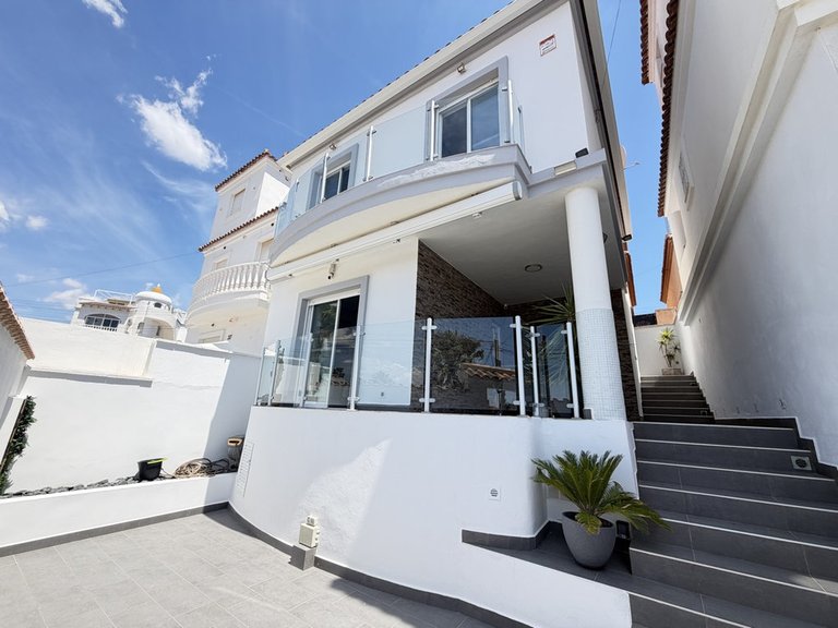 Villa for Sale in El Galan, Alicante 1