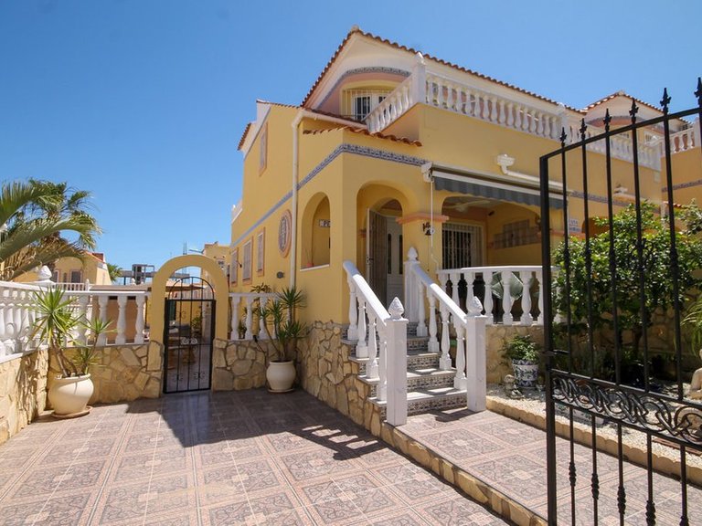 Town House for Sale in Villamartin, Alicante 1
