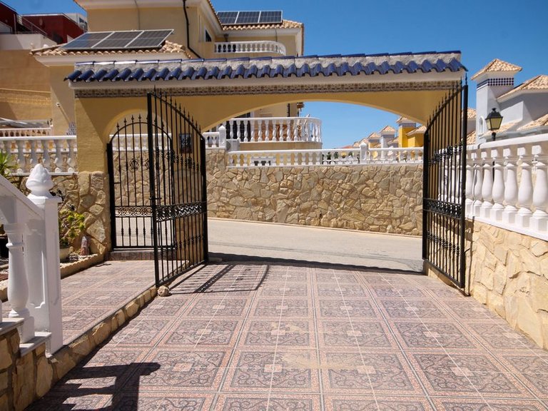Town House for Sale in Villamartin, Alicante 4