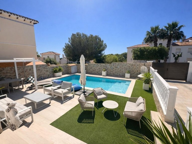 Villa for Sale in Los Dolses, Alicante 4