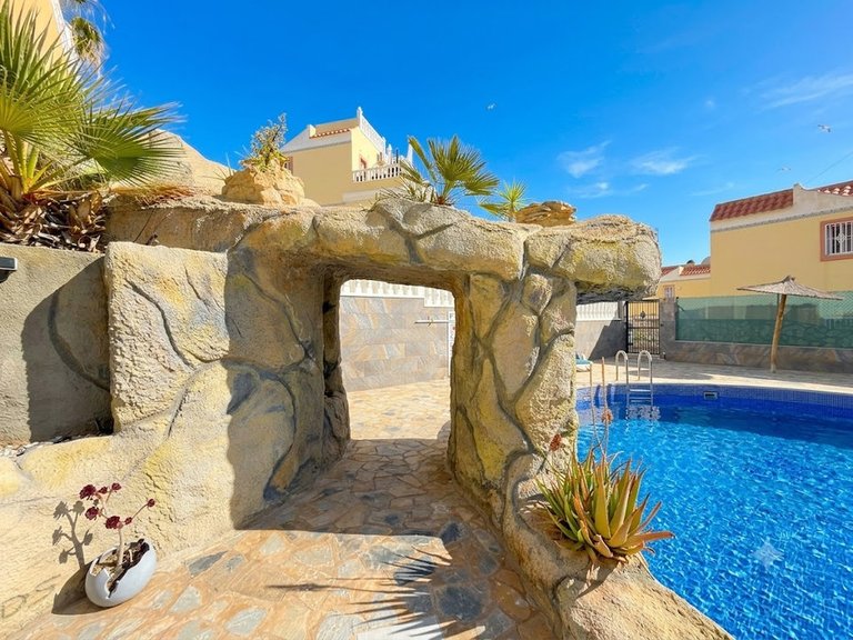 Town House for Sale in Villamartin, Alicante 7
