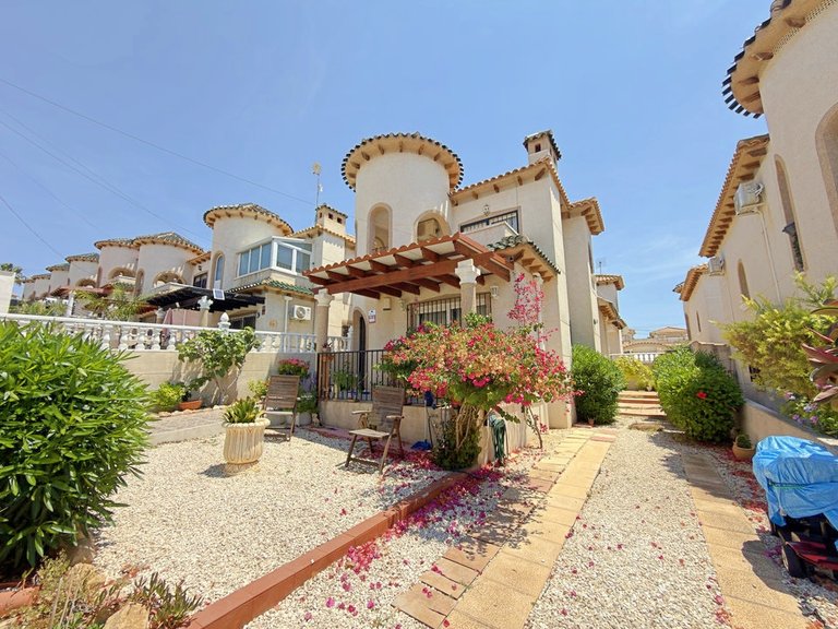 Villa for Sale in El Galan, Alicante 1