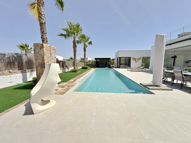 Villa for Sale in Las Colinas Golf, Alicante 11