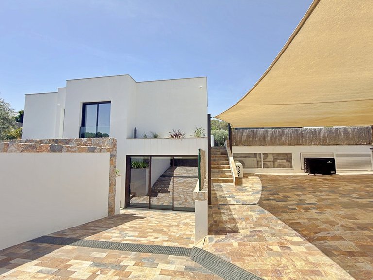 Villa for Sale in Las Colinas Golf, Alicante 4