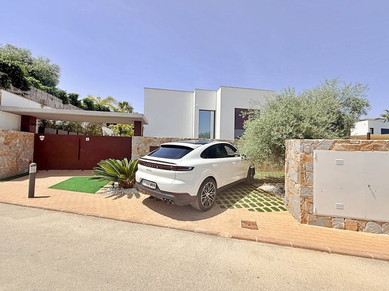Villa for Sale in Las Colinas Golf, Alicante 2