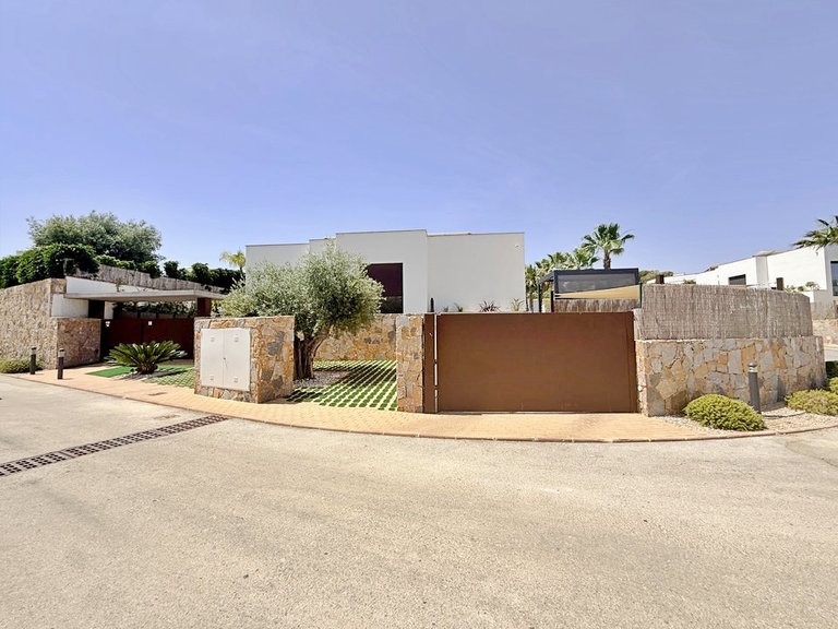 Villa for Sale in Las Colinas Golf, Alicante 3