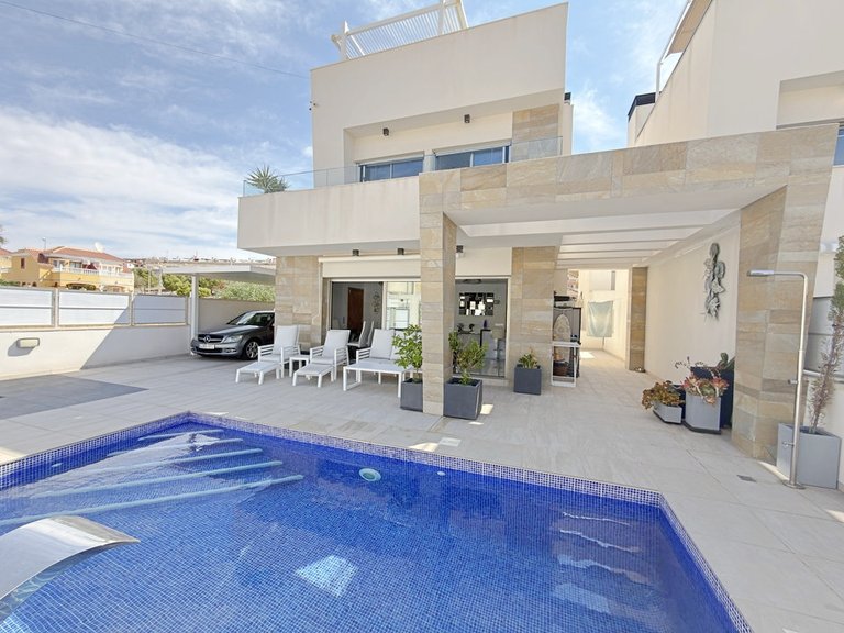Villa for Sale in Blue Lagoon, Alicante 3
