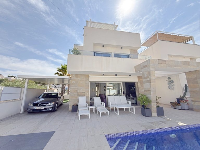 Villa for Sale in Blue Lagoon, Alicante 2