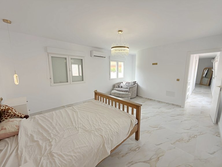 Villa for Sale in Villamartin, Alicante 26
