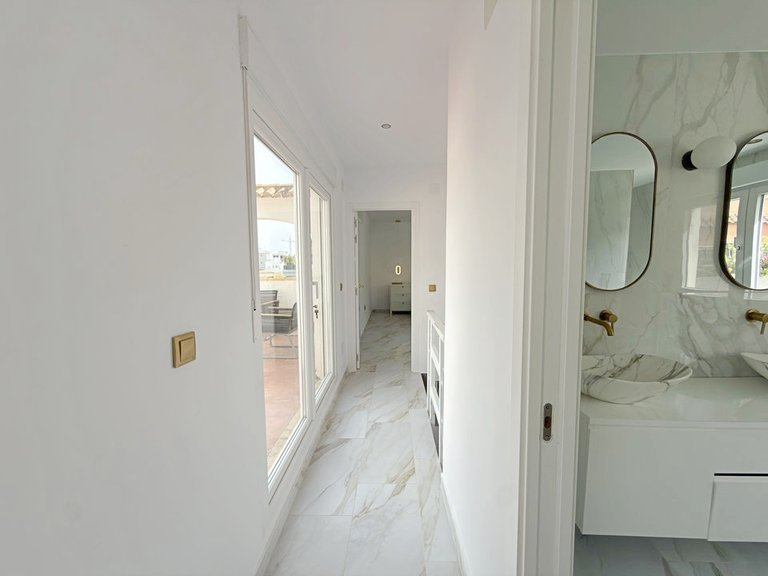 Villa for Sale in Villamartin, Alicante 32