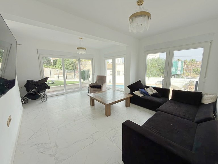 Villa for Sale in Villamartin, Alicante 15