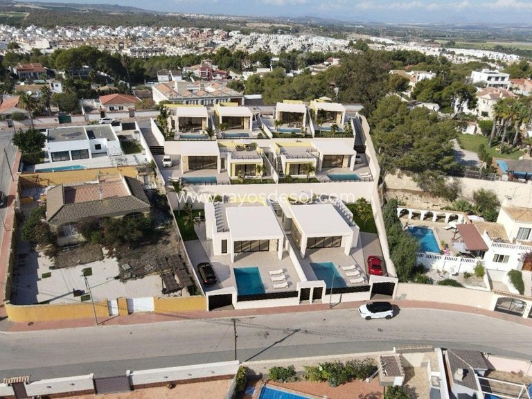Villa for Sale in Torrevieja, Alicante 2