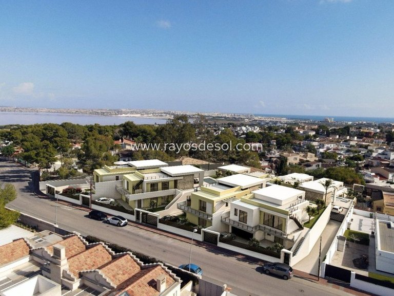 Villa for Sale in Torrevieja, Alicante 3