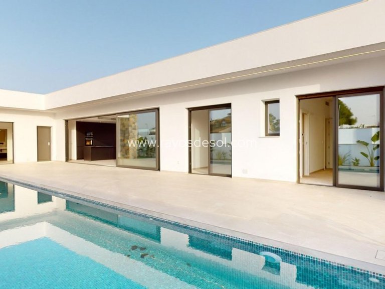 Villa for Sale in Los Alcazares, Murcia 2