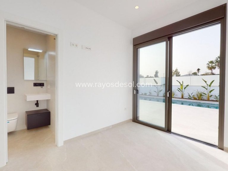 Villa for Sale in Los Alcazares, Murcia 11