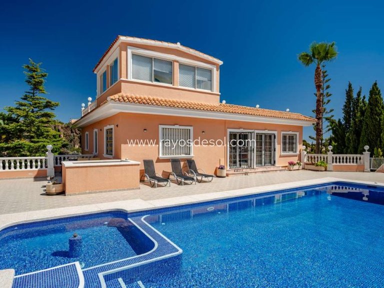 Villa for Sale in Calpe, Alicante 37