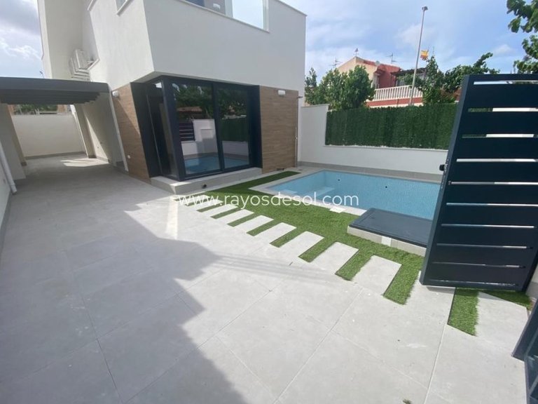 Villa for Sale in Los Alcazares, Murcia 2