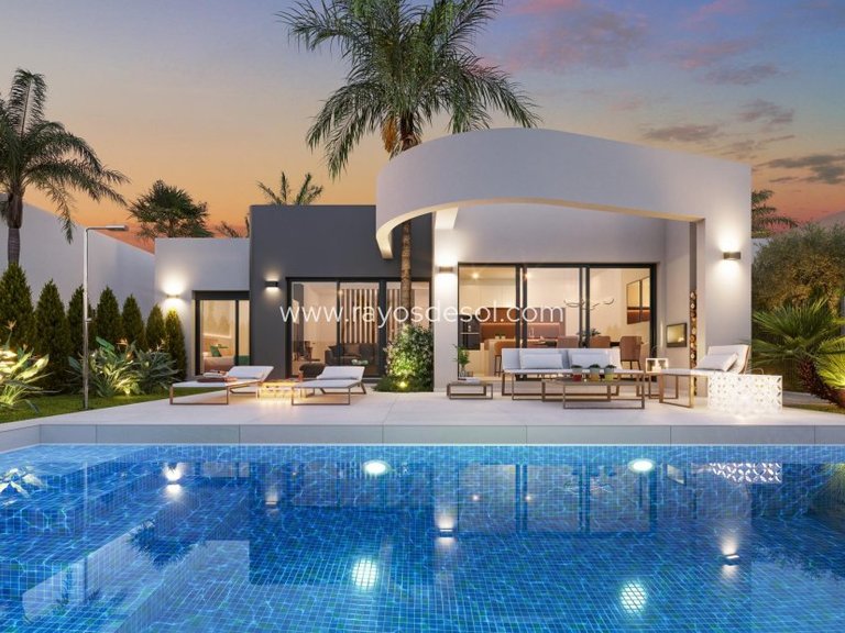 Villa for Sale in Los Alcazares, Murcia 2