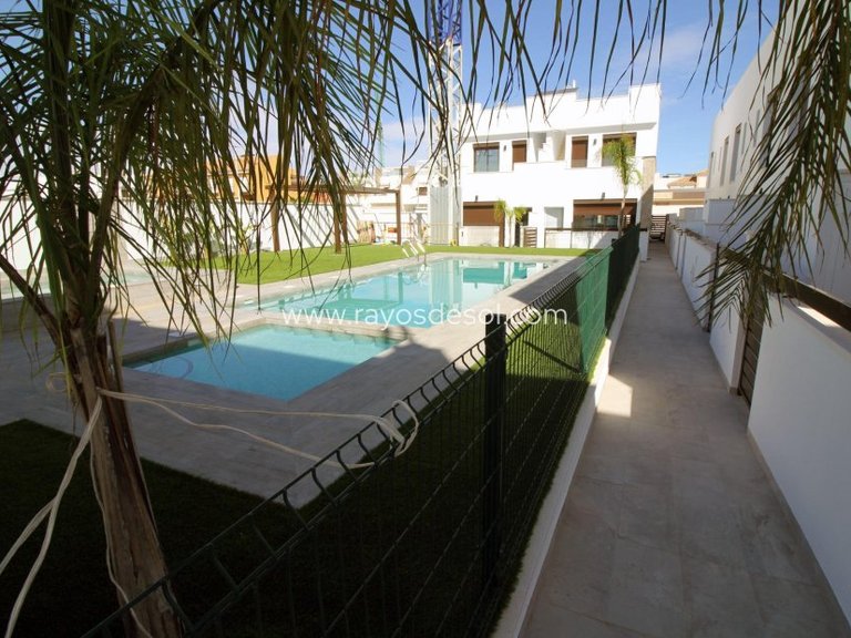 Villa for Sale in Pilar De La Horadada, Alicante 1