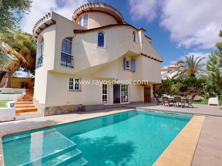 Villa for Sale in Orihuela Costa, Alicante 1
