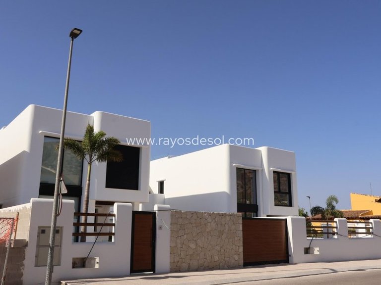 Villa for Sale in Alfas Del Pí, Alicante 28