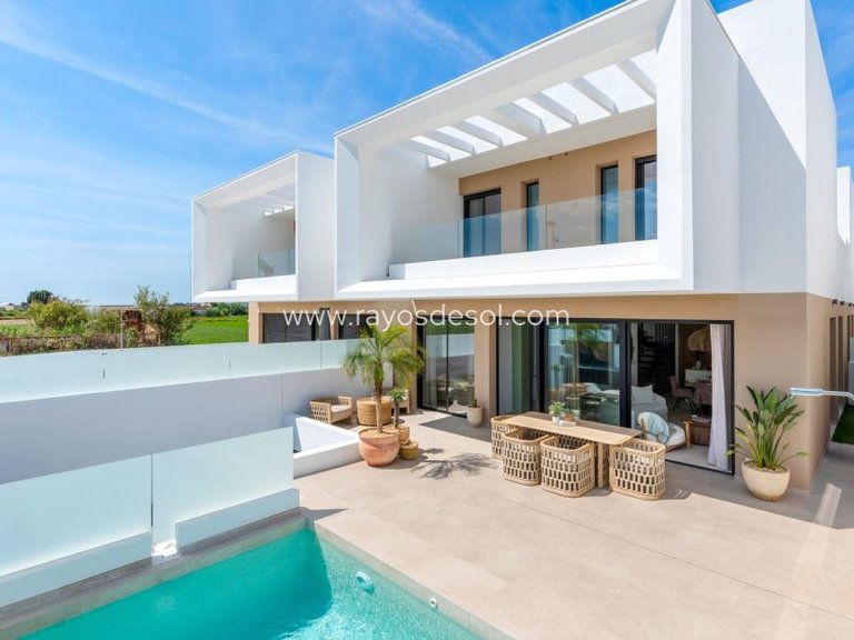 Villa for Sale in Dolores, Alicante 1