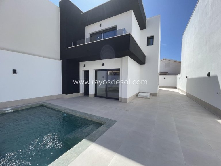 Villa for Sale in Almoradí, Alicante 1