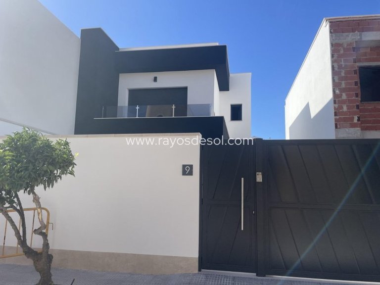Villa for Sale in Almoradí, Alicante 2