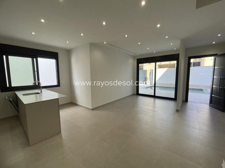 Villa for Sale in Almoradí, Alicante 4