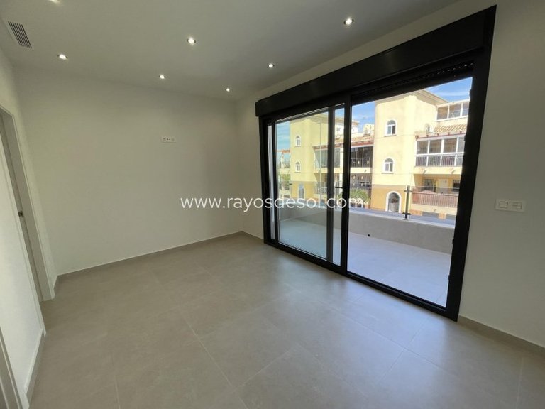 Villa for Sale in Almoradí, Alicante 38