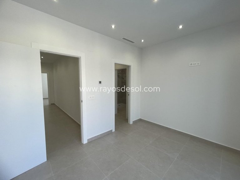 Villa for Sale in Almoradí, Alicante 39