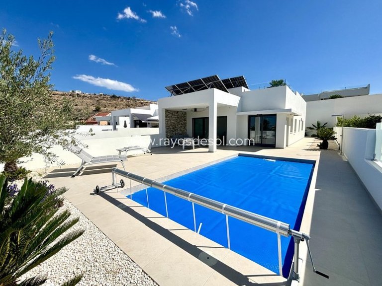 Villa for Sale in Ciudad Quesada/rojales, Alicante 1