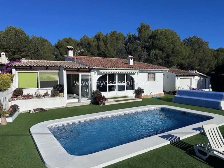 Villa for Sale in Moraira, Alicante 1