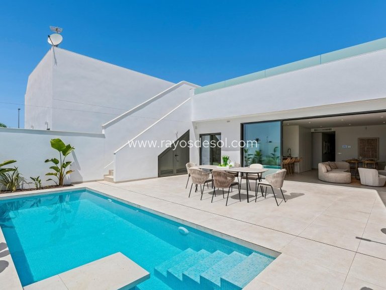 Villa for Sale in Los Alcazares, Murcia 1