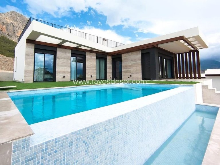 Villa for Sale in Polop, Alicante 1