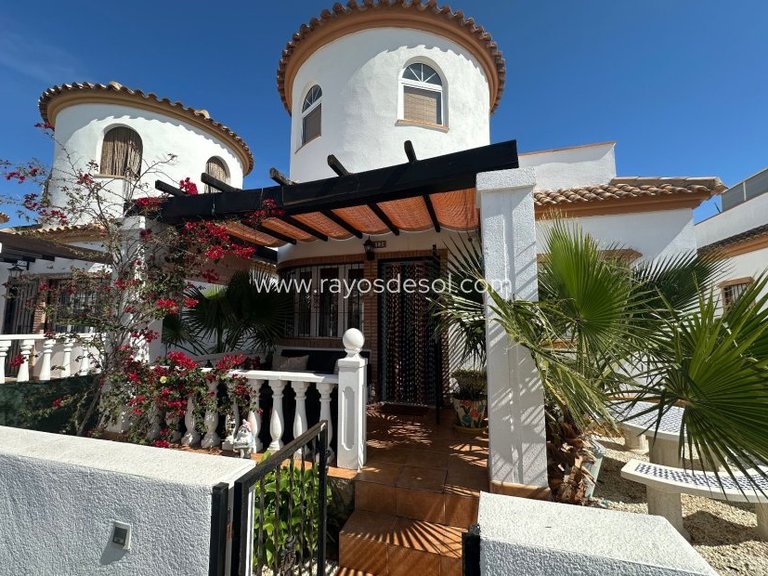 Villa for Sale in Guardamar Del Segura, Alicante 3