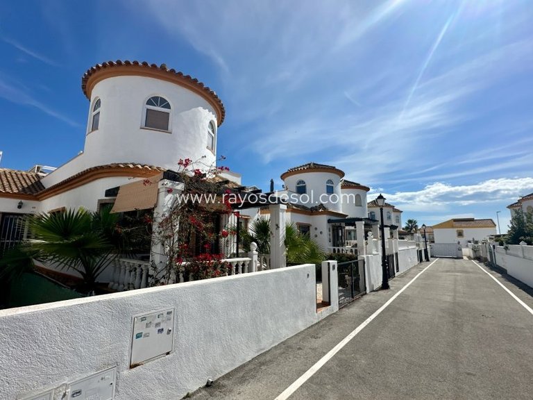 Villa for Sale in Guardamar Del Segura, Alicante 30