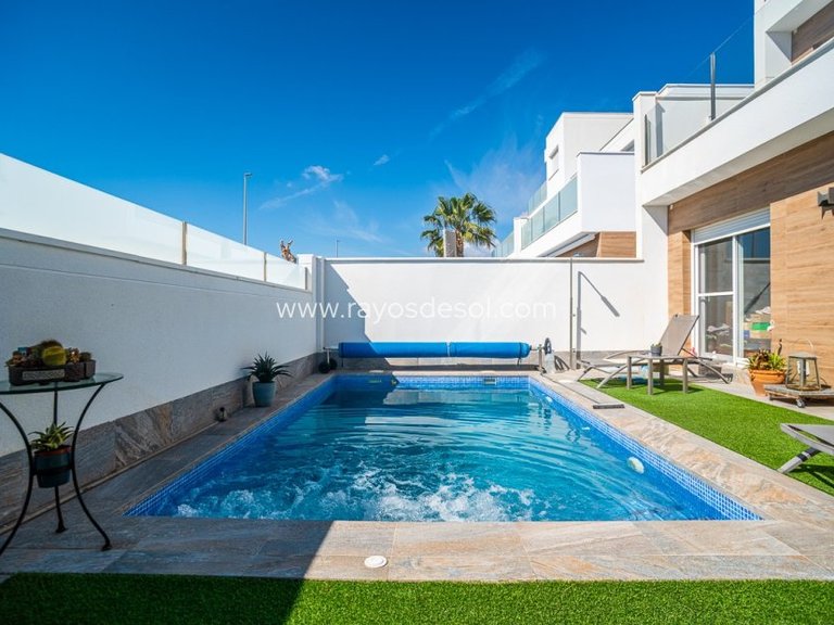 Villa for Sale in Pilar De La Horadada, Alicante 32