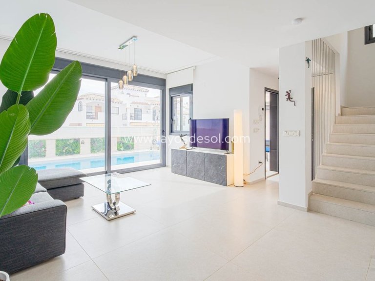 Villa for Sale in Torrevieja, Alicante 4