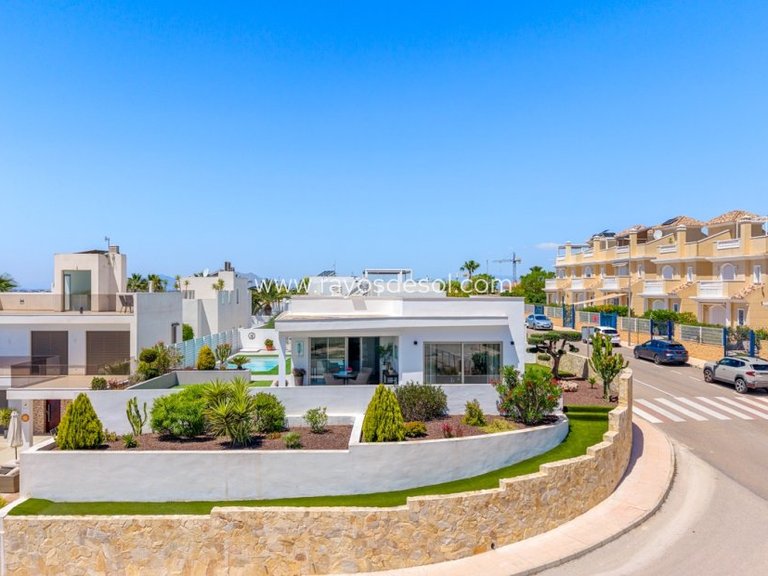 Villa for Sale in La Marina, Alicante 1