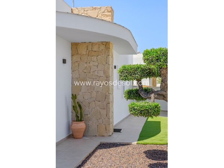 Villa for Sale in La Marina, Alicante 3