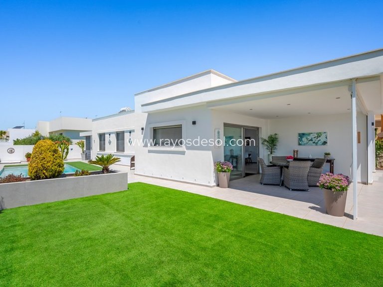 Villa for Sale in La Marina, Alicante 28