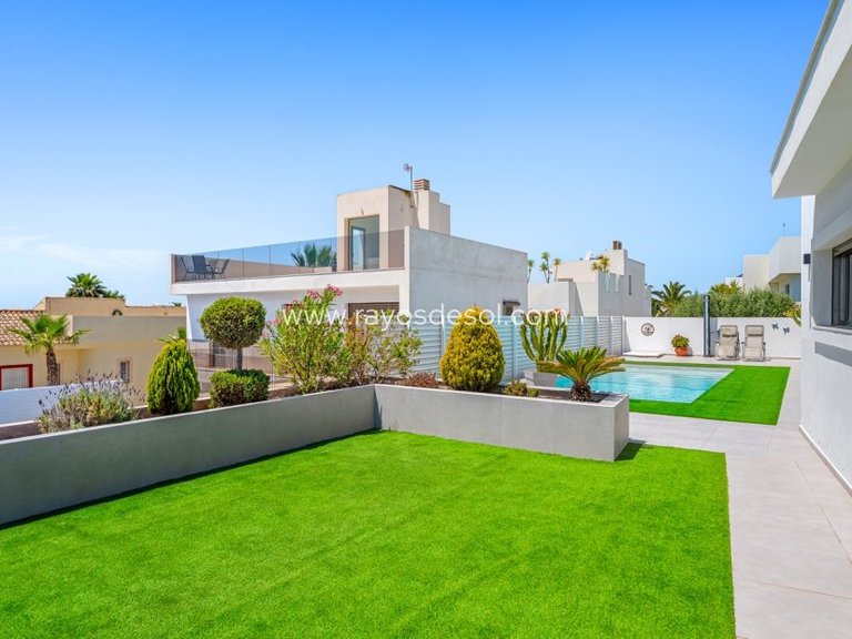 Villa for Sale in La Marina, Alicante 31