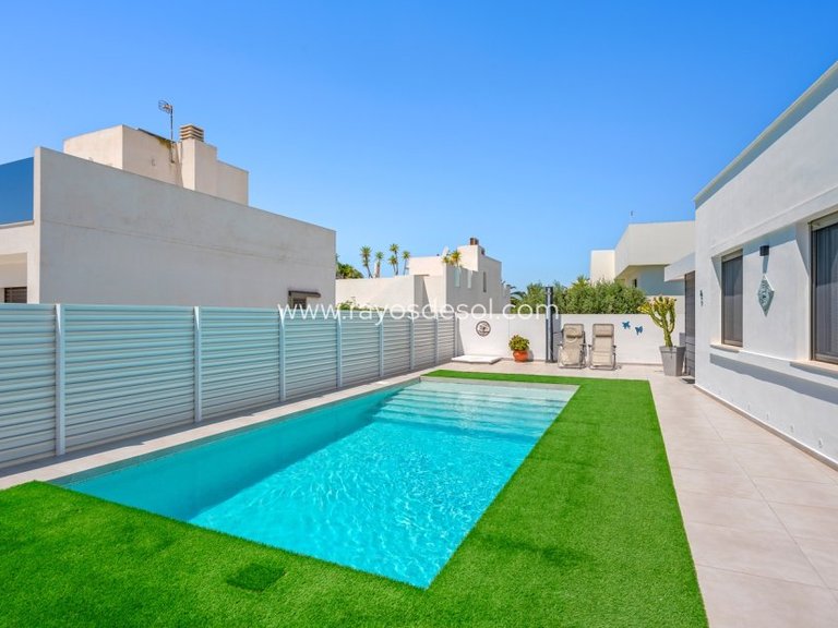 Villa for Sale in La Marina, Alicante 33