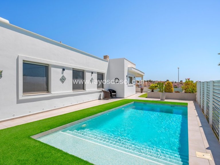 Villa for Sale in La Marina, Alicante 34